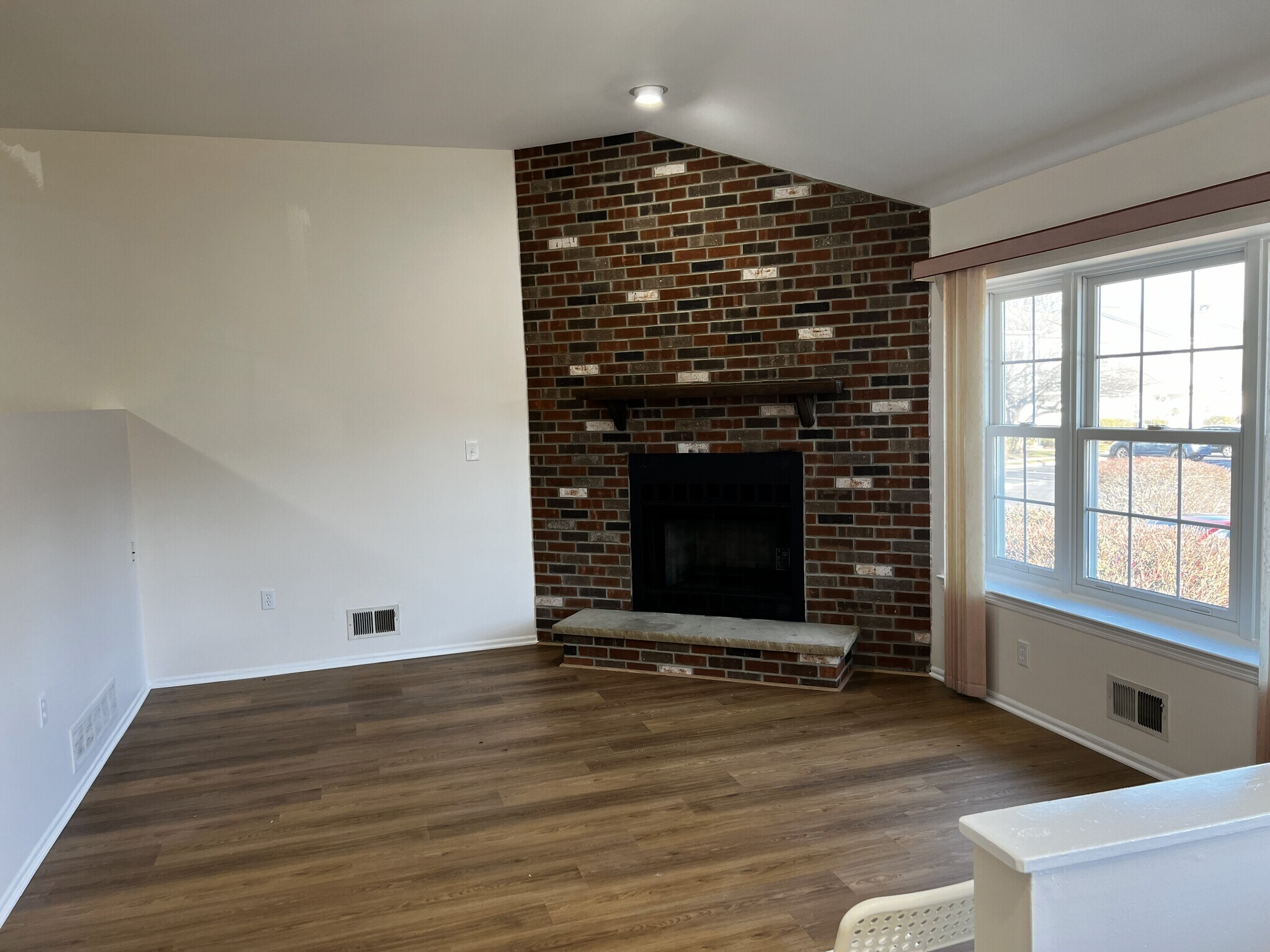 Guest room - 146 Carson Ct