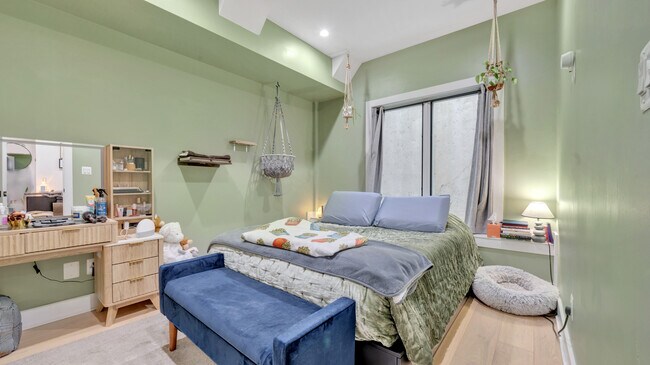 Building Photo - 1658 K St NE