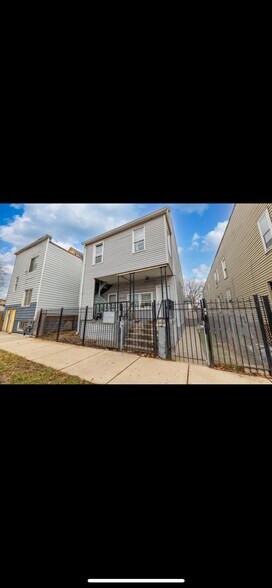 Building Photo - 9647 S Ave N