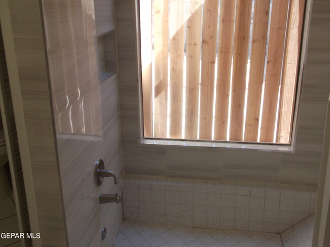 Building Photo - 844 Tepic Dr