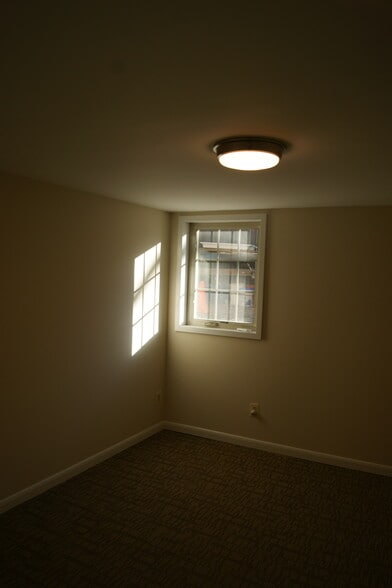 Building Photo - 807 N Daniel St