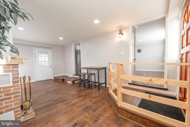 Building Photo - 11419 Greenberry Rd