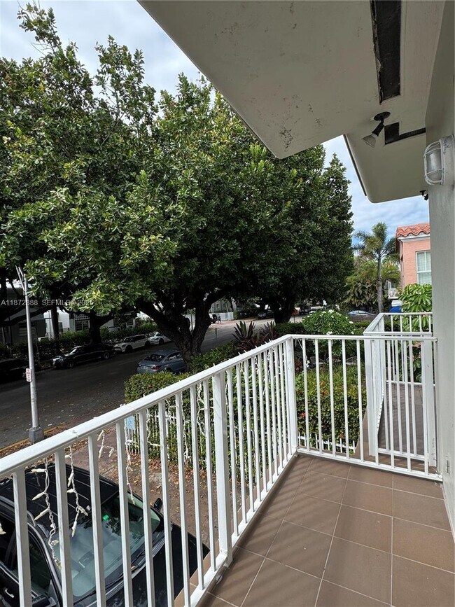 Building Photo - 921 Meridian Ave