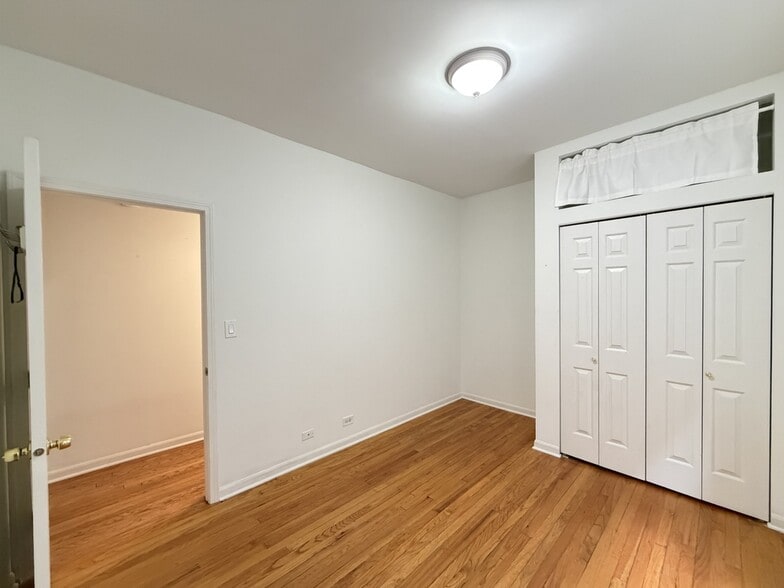 Building Photo - 5783 N Ridge Ave