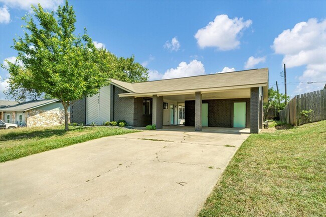 Building Photo - 505 Old W Dr