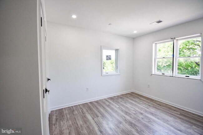 Building Photo - 5305 Dana Pl NW