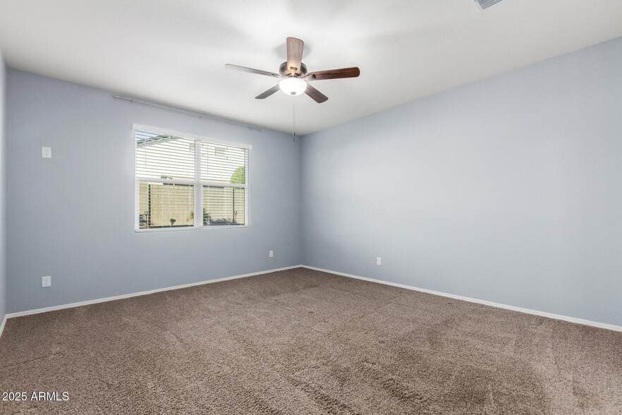 Building Photo - 1016 W Beacon Dr