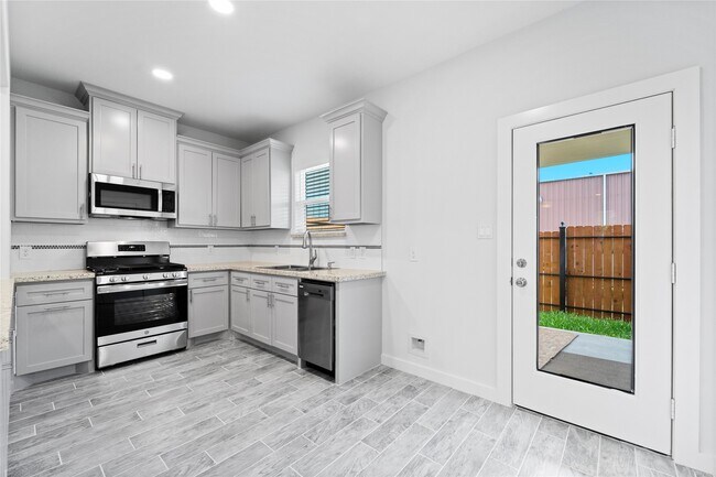 Building Photo - 913 Turner Dr