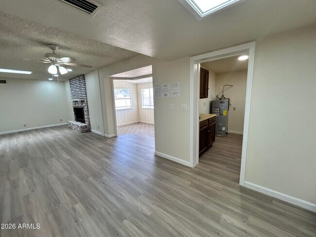 Building Photo - 711 N Oracle Cir
