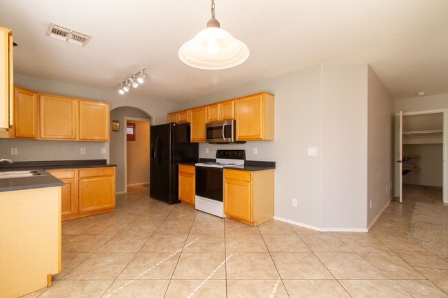 Building Photo - Discover Your Dream Home with a Fantastic Floorplan!