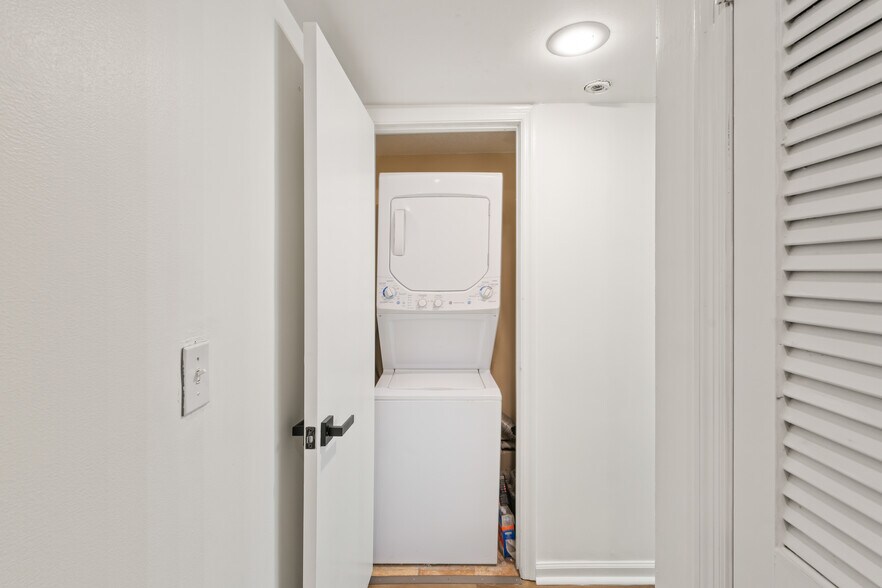 In-Unit washer and dryer - 128 Lablanc Way NW
