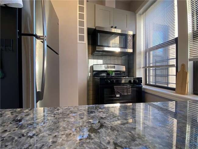 Building Photo - 2 Nicholas St