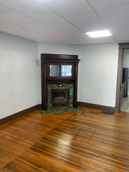 Building Photo - 506 S Market St