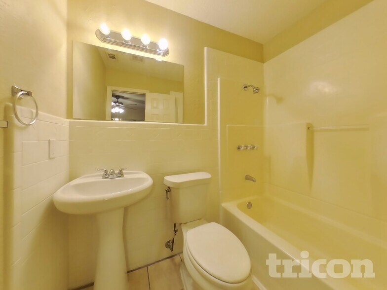 Building Photo - 5536 Dunson Dr