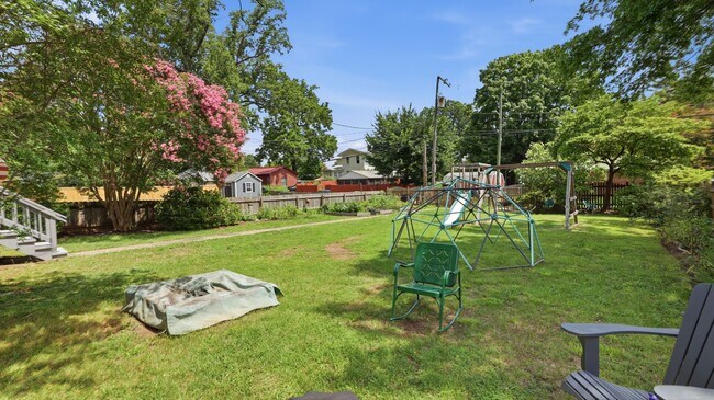 Building Photo - Heart of Woodland Heights just blocks from JRPS, Renovated 2BR / 1.5BA home with gardens