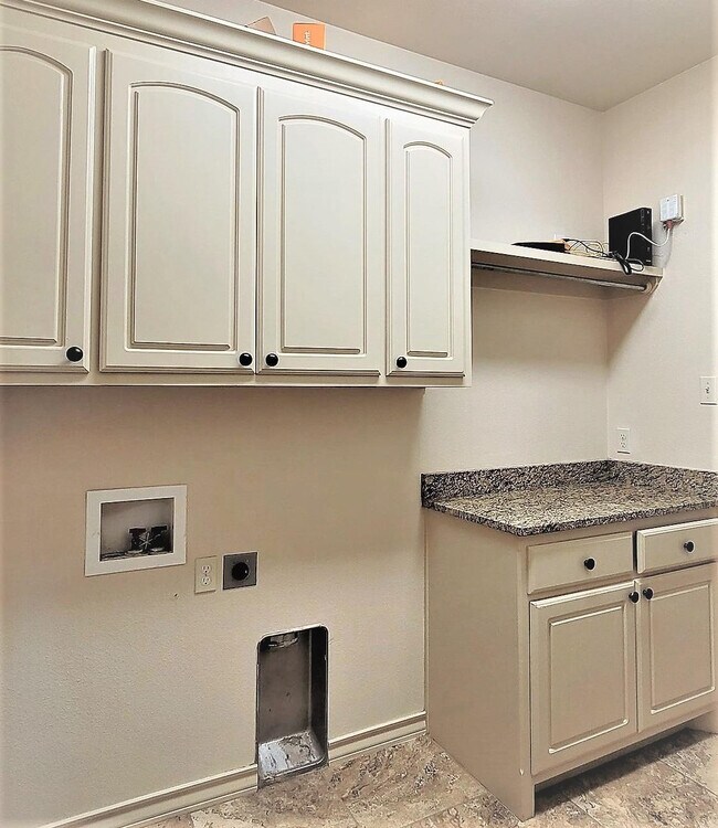 Building Photo - 5234 Kemper St