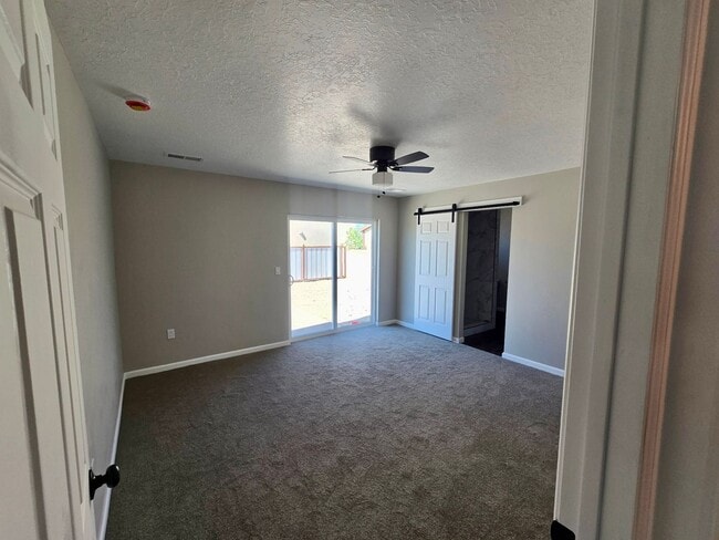 Building Photo - ***NEW*** 3-bedroom, 2-bath home in Albuquerque with all the modren finishes!