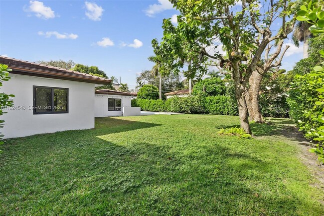 Building Photo - 743 Aledo Ave