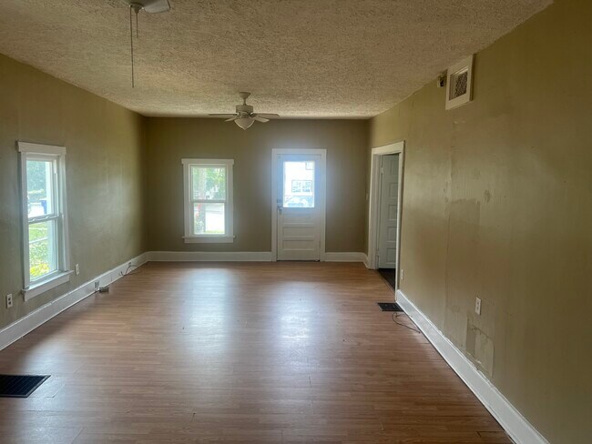Building Photo - 1315 Nutwood St