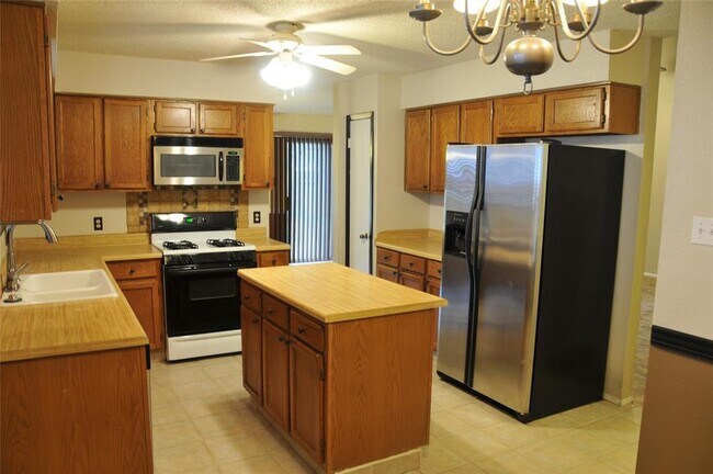 Building Photo - 9001 Jesse James Dr