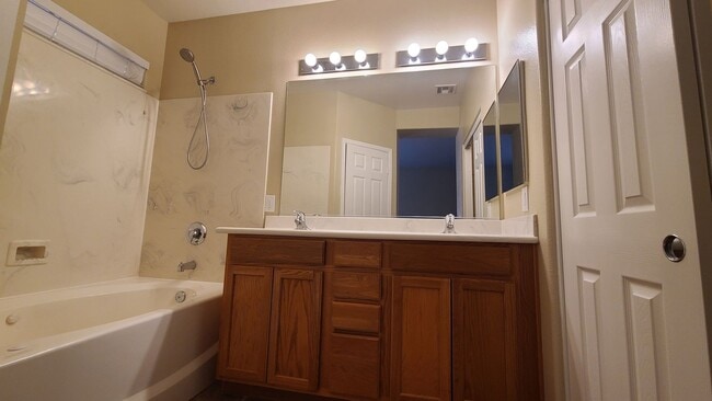 Building Photo - 3 Bedroom home located near Mountains Edge.