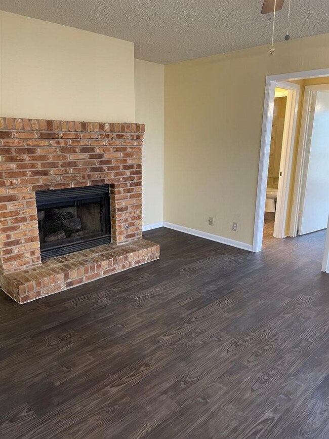 Building Photo - 316 W William Cannon Dr