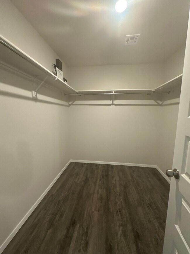 Building Photo - Pre-Leasing Now! Charming Three Bed | Two Bath Home in Broken Arrow