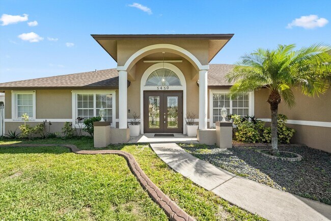 Building Photo - 5450 NW South Crisona Ct