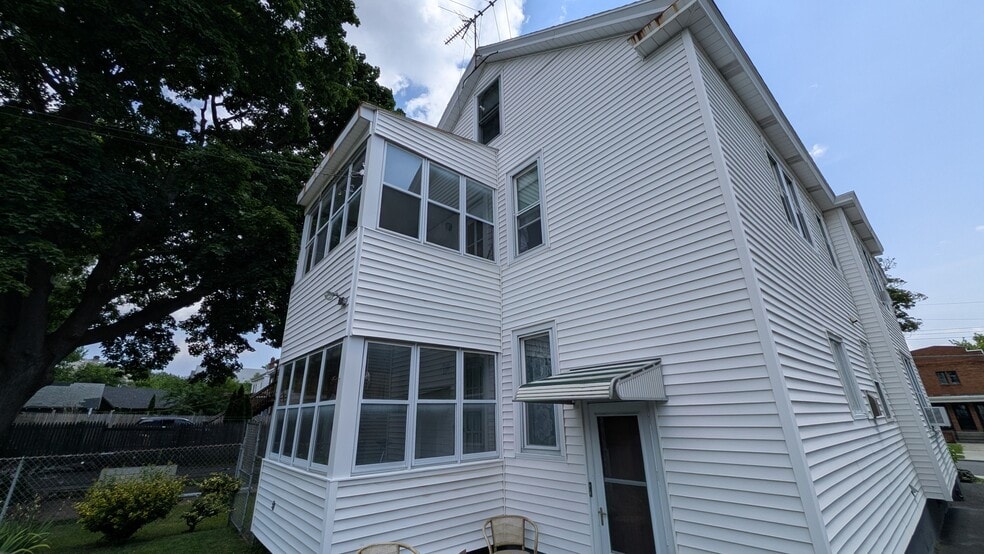 Building Photo - 152 Winthrop Ave