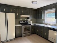 Building Photo - 100 Central St