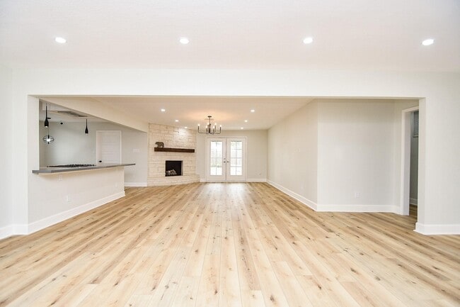 Building Photo - 5642 Cartagena St