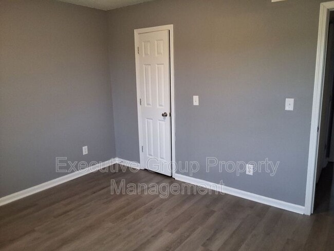 Building Photo - 355 Elmwood Dr