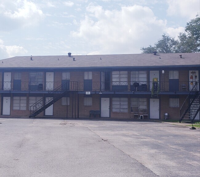 Primary Photo - 3702 Southmore Blvd