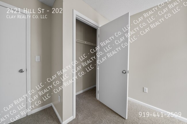 Building Photo - 2421 Hill St