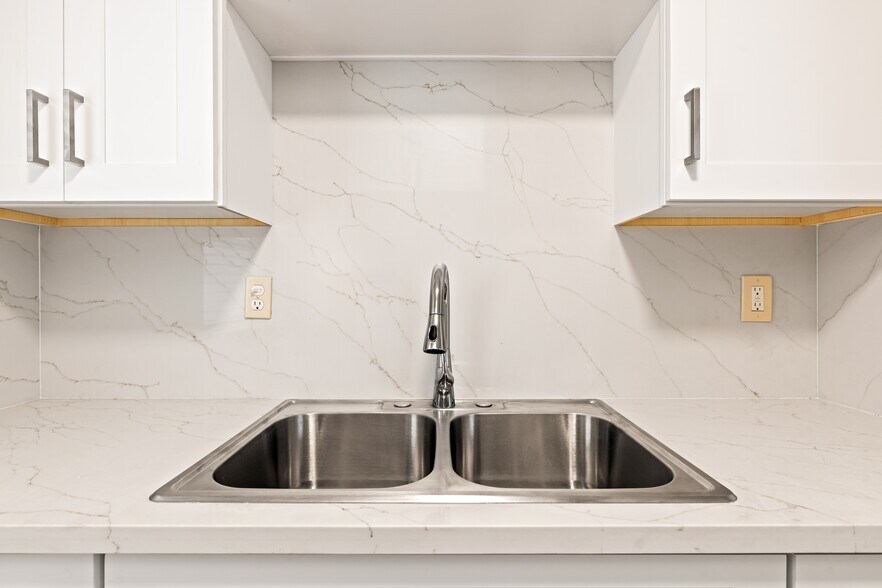 Stainless Steel double Sink - 9226 Palm St