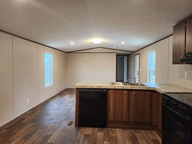 Building Photo - 141 Littleton St