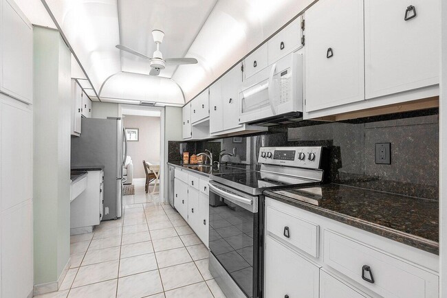 Building Photo - 1401 S Ocean Blvd