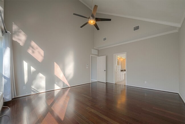 Building Photo - 15714 Sylvan Lake Dr