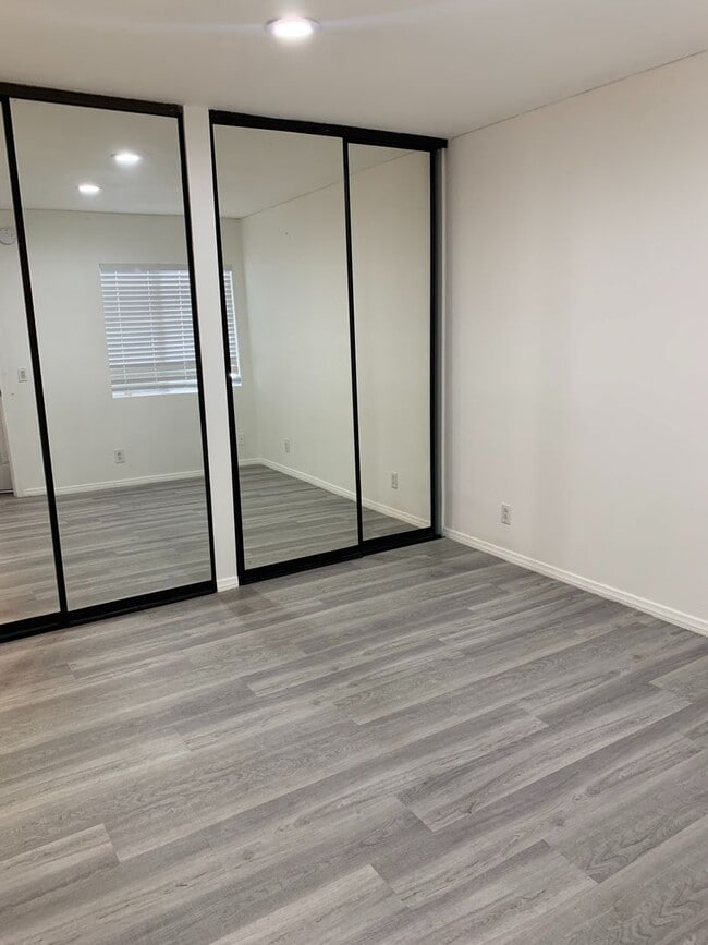 Building Photo - 1st floor 2+2 w/oversized patio, water + t...