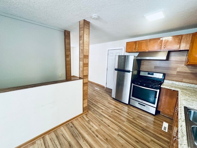 Building Photo - Gorgeous Single Family Home w/ Sundeck and Large Yard!