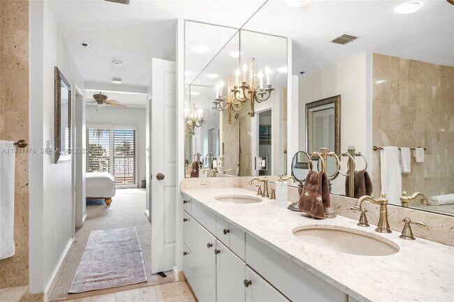 Building Photo - 2332 Fisher Island Dr