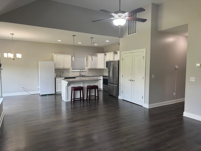 Building Photo - Cute 4BR Home in Perfect Location
