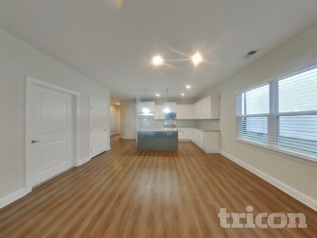 Building Photo - 571 Faye Aly