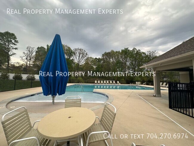 Building Photo - 2166 Black Forest Cove