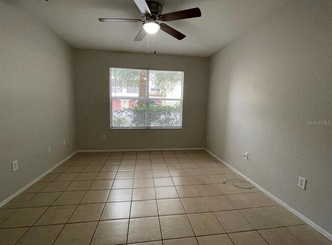 Building Photo - 827 Camargo Way