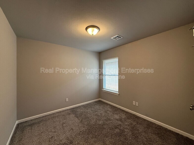 Building Photo - 4612 Prominence Dr