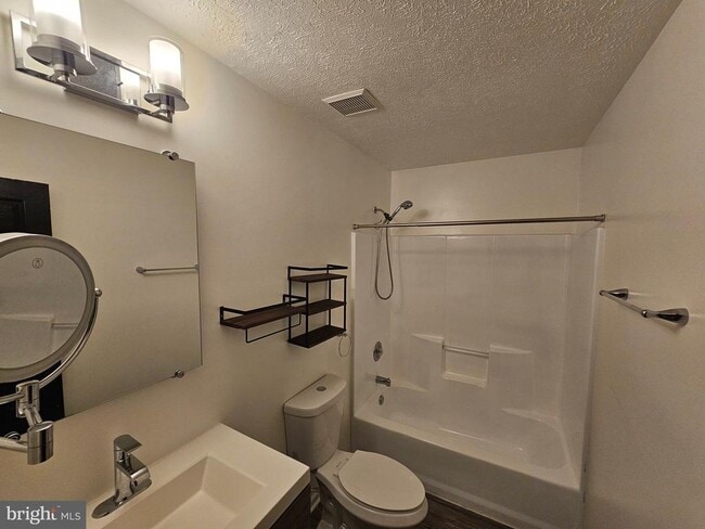 Building Photo - 730 Ox Bow Ln