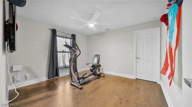 Building Photo - 569 Croydon Ave S