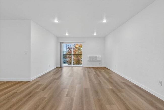 Interior Photo - Alder Ridge