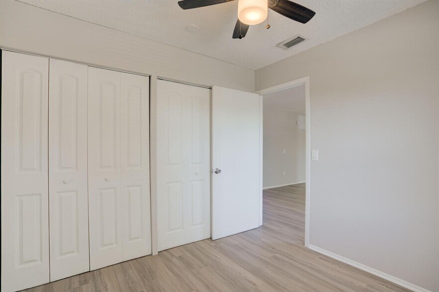 Building Photo - 6590 Jupiter Gardens Blvd